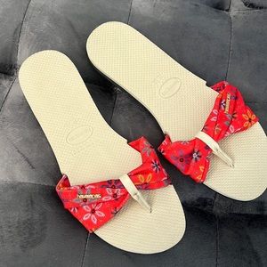 Havaianas sandals! NEVER WORN!! Great deal!
